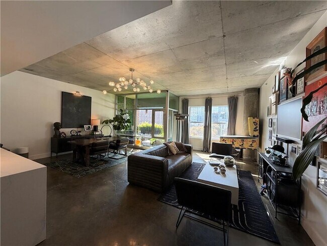 Building Photo - 845 Spring St NW