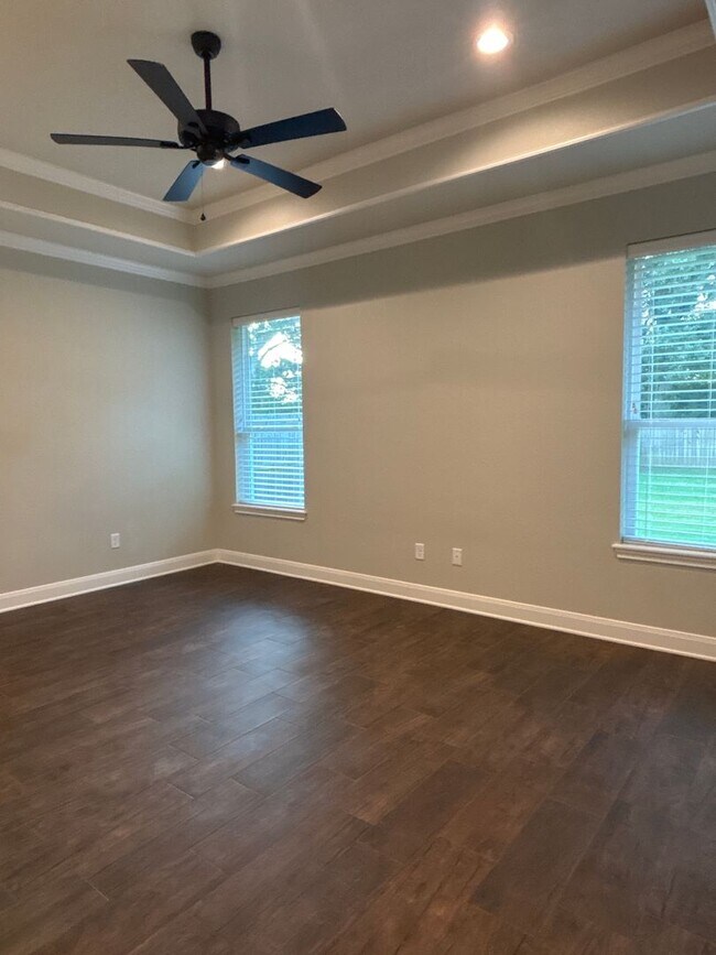 Building Photo - Beautiful South Tyler Rental in Royal Vist...