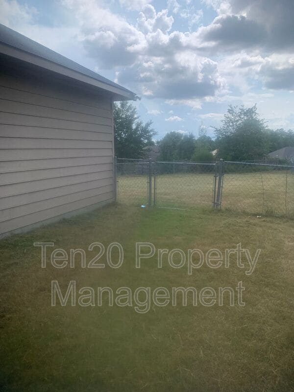 Building Photo - 6136 Crossbow Dr