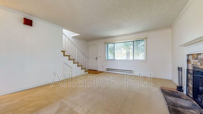 Building Photo - 221 College View Dr