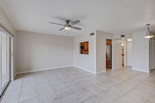 Building Photo - 124 Shore Ct