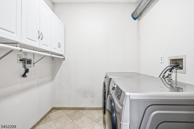 Building Photo - 9 Stirrup Way