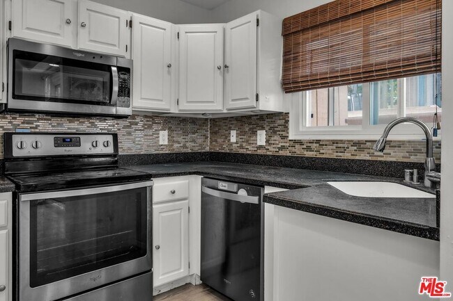 Building Photo - 8025 Redlands St