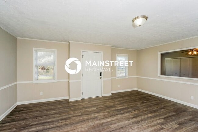 Building Photo - 3 Bedroom Pet-Friendly Home in LOUISVILLE, KY with Main Street Renewal