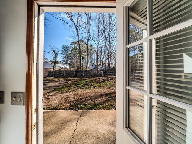 Building Photo - 1479 Millstream Trail NW