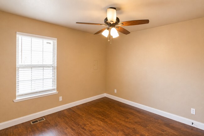 Building Photo - 316 N Double Springs Rd
