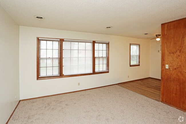 Interior Photo - 3544-3570 Kimberly Downs Rd