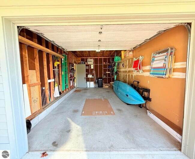 Building Photo - 776 N Yacht Club Dr