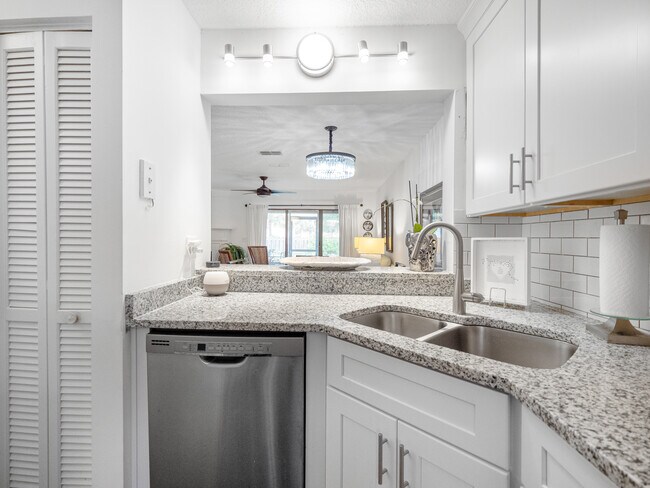 Building Photo - 2134 Sea Hawk Dr