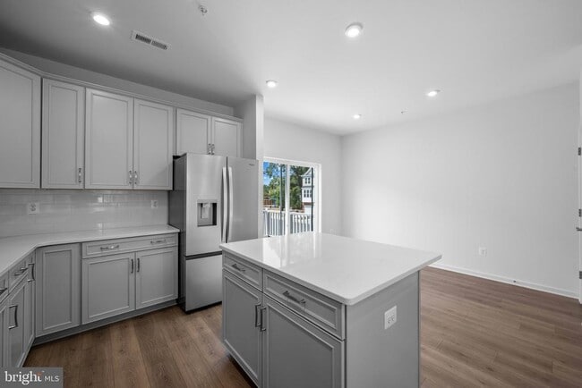 Building Photo - 8263 Longford Rd