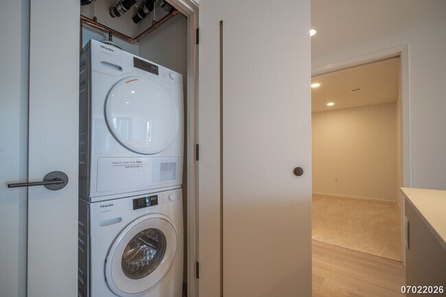 Building Photo - $4600 /1 Bed +DEN / 1 Bath Elevated Island Living at The Park at Ward Village