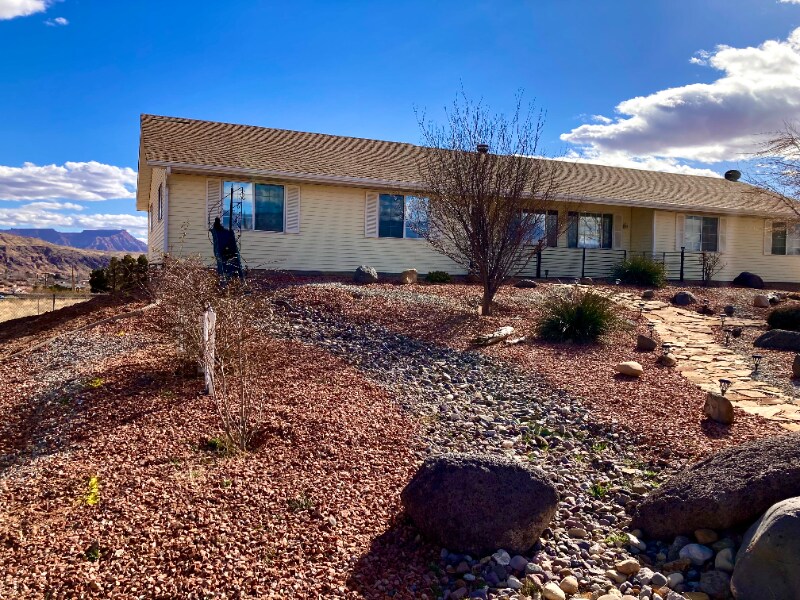 Building Photo - 1545 S Ash Creek Dr
