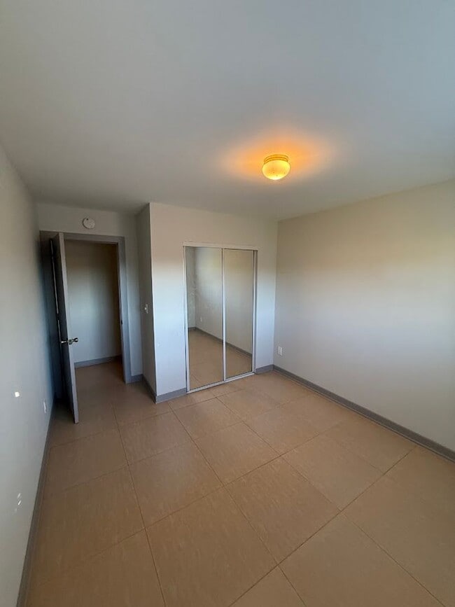 Building Photo - 3 Bedroom 2 Bathroom Granada Hills Home (Main House) Great Location!