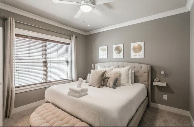 Building Photo - Belmont / Vanderbilt University Condo!!