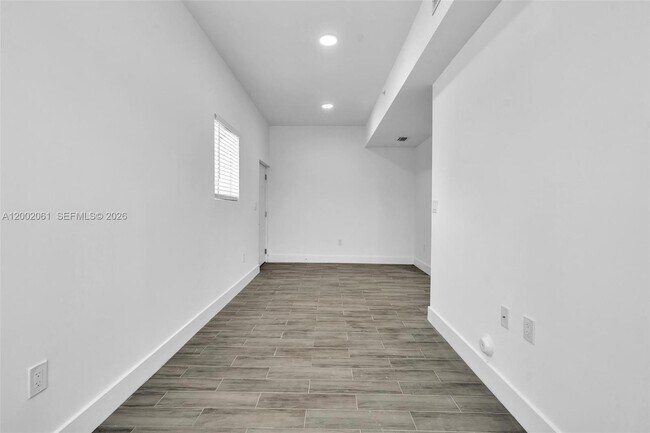 Building Photo - 584 NW 35th St