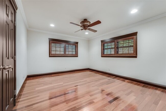 Building Photo - 4900 Balcones Dr