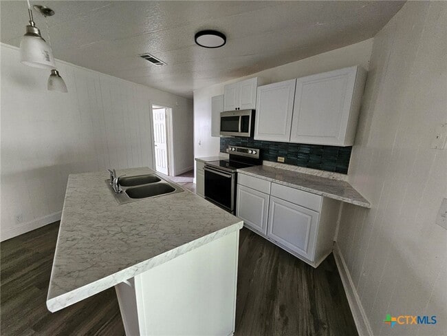 Building Photo - 1203 Karen Dr