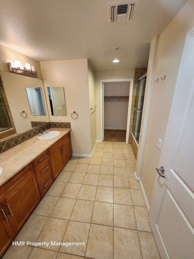 Building Photo - 2 bed 2.5 bath condominium at Lake at Waln...