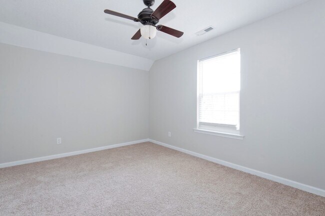 Building Photo - Charming Cape-Cod in the Heart of Apex! Fi...