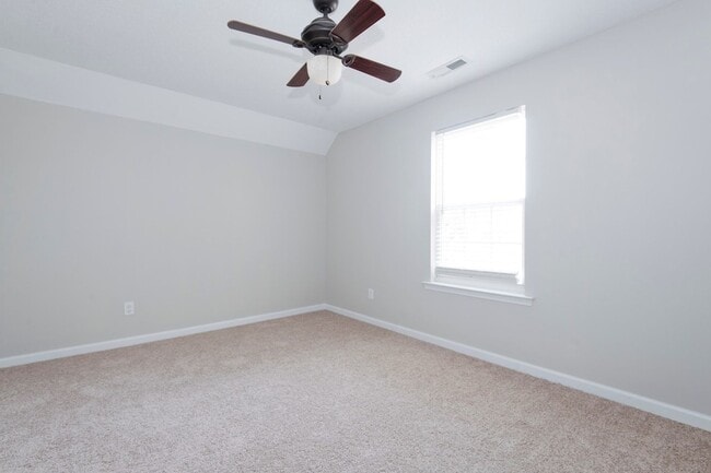 Building Photo - Charming Cape-Cod in the Heart of Apex! First Floor Master! Pet Friendly!