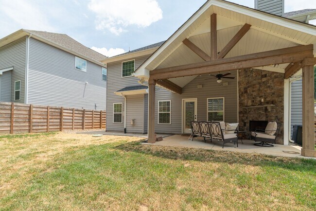 Building Photo - West Knoxville 37932 - 4 bedroom, 2.5 Bath home - Contact Sharon Arnwine (865) 313-7215
