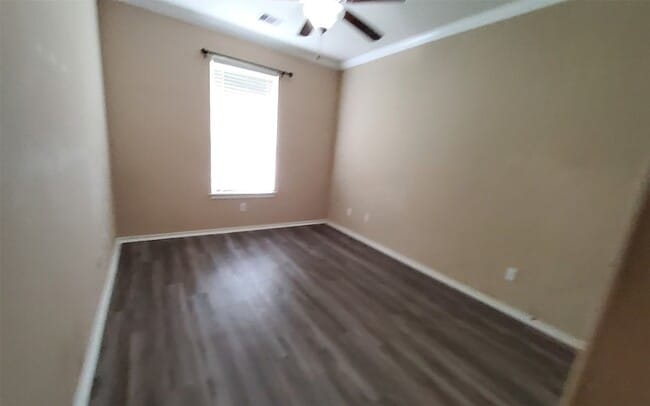 Building Photo - 25047 Lenora Dr