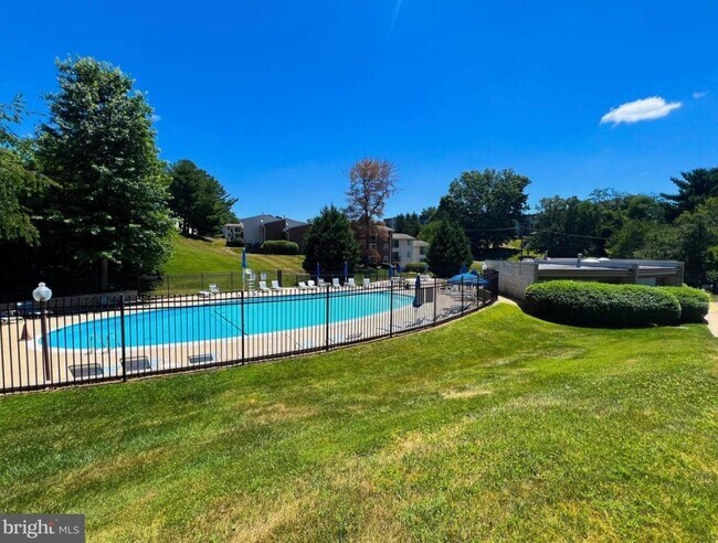 Building Photo - 2 bed 1 bath condo for rent in Rockville