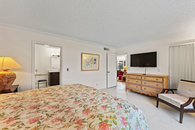 Building Photo - 527 Brackenwood Pl