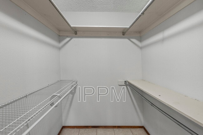 Building Photo - 138 Willow Cir