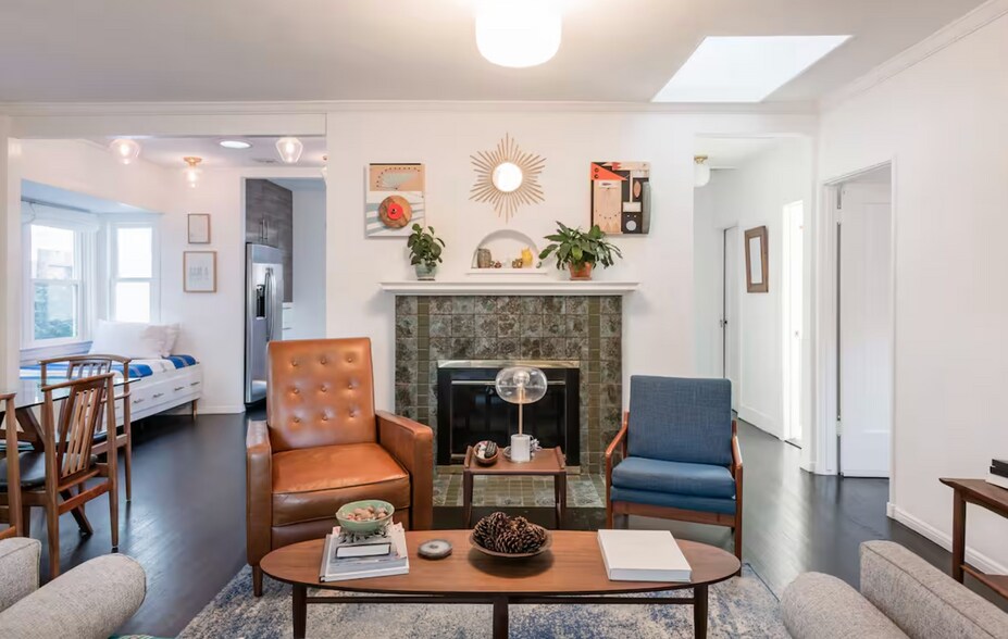 Primary Photo - 829 Superba Ave