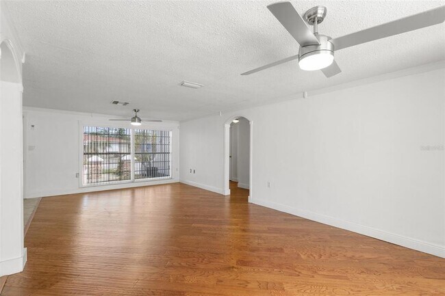 Building Photo - 7114 Parrot Dr