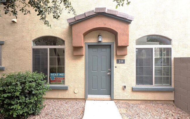 Building Photo - 2 Bedroom Condo in the Tre Allagio Community Near N Price Rd and W Elliot Rd!