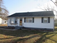 Building Photo - Three Bedroom Highland Springs Home. Available in September