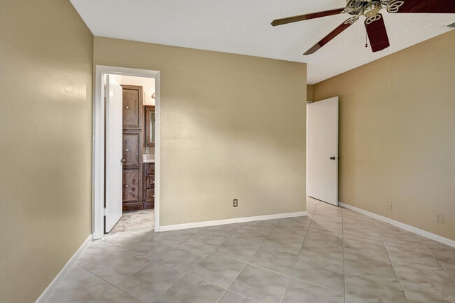 Building Photo - 15792 Philodendron Cir