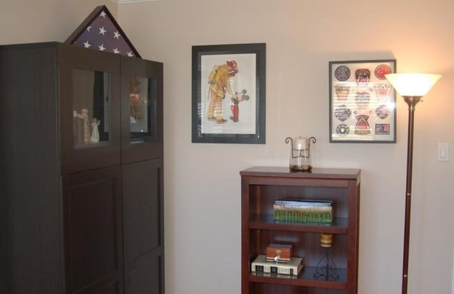 Building Photo - 1324 E Rose Ave