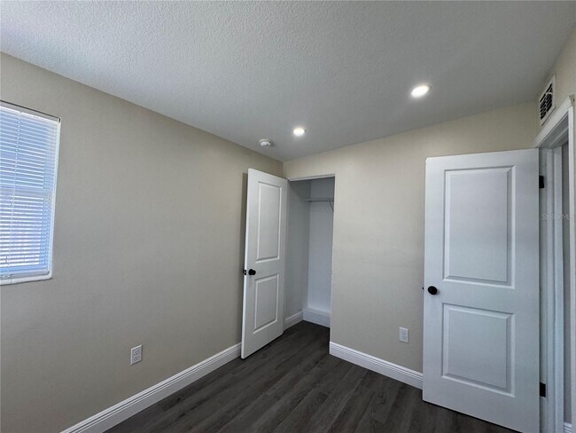 Building Photo - 7039 Lenox Dr