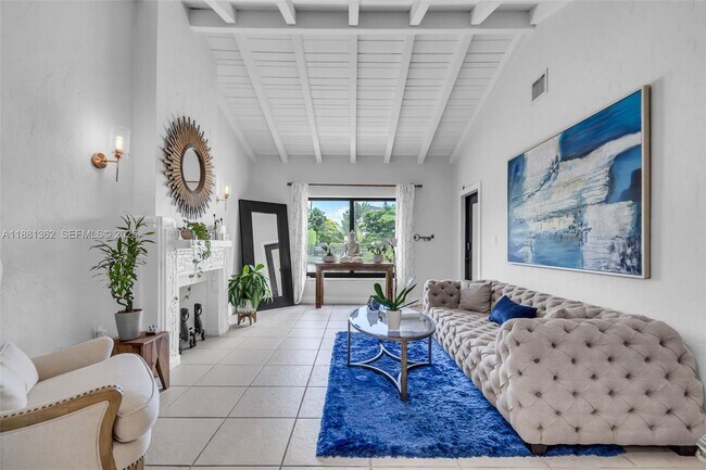 Building Photo - 1642 SW 16th St