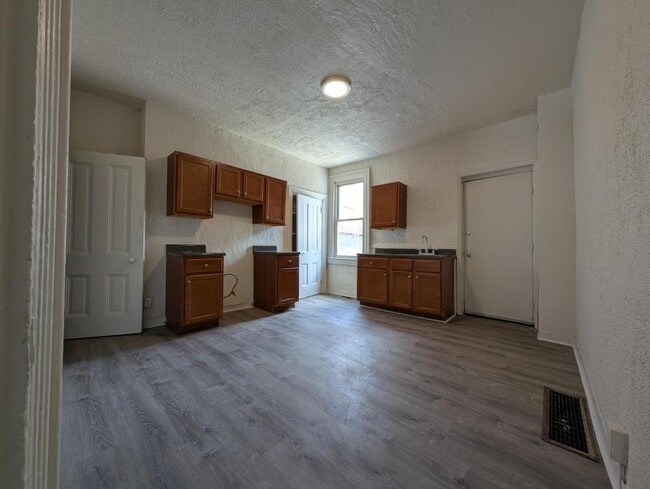 Building Photo - 257 37th St