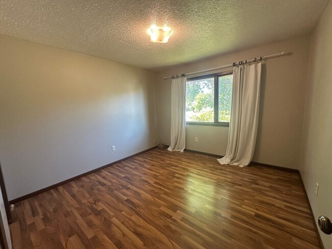 Building Photo - 3 Bedroom Home