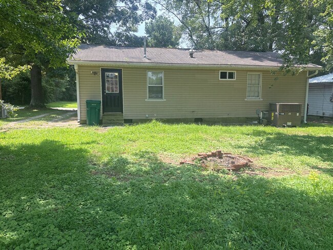 Building Photo - 5032 Anderson St
