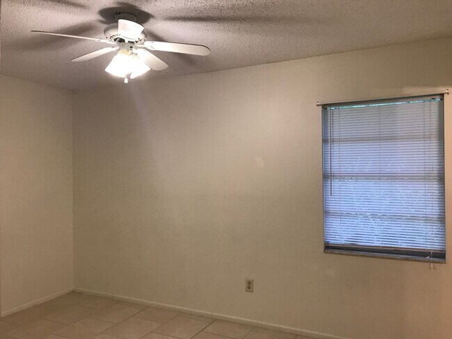 Building Photo - 2200 Pine Hill Pl