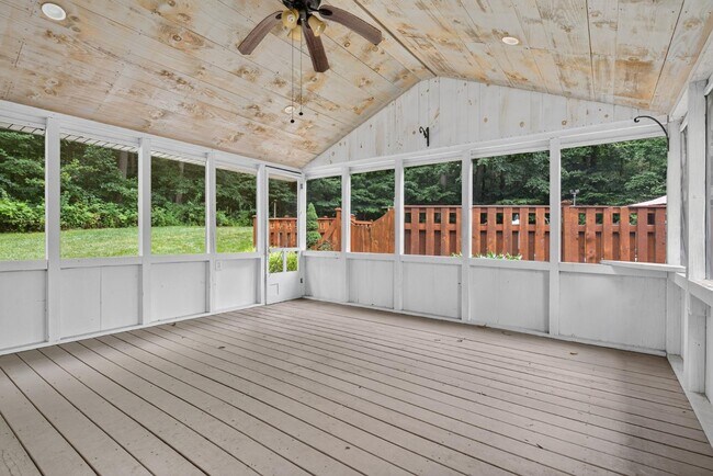 Building Photo - 2337 Laurel Top Cir