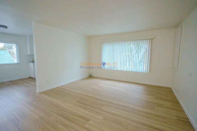 Building Photo - 414 Bancroft Ave