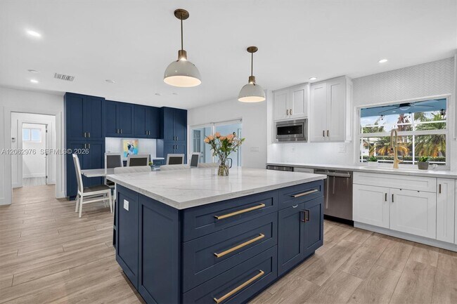 Building Photo - 16840 SW 87th Ave