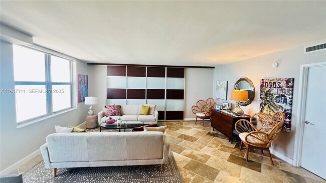 Building Photo - 9225 Collins Ave