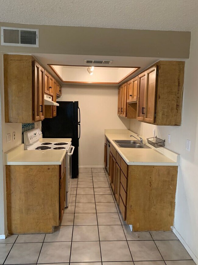 Building Photo - 286 W Palomino Dr