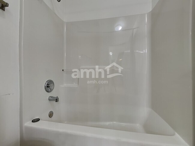 Building Photo - 16438 Fairfield Dr