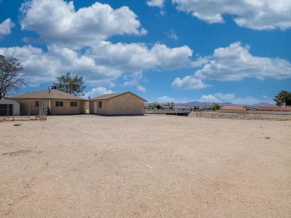 Building Photo - Available Now for Rent in the prestigious community of Silver Lakes! Please act fast as this beau...