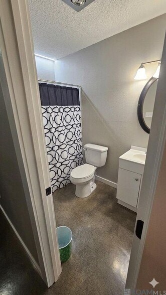 Building Photo - 8708 Montclair St