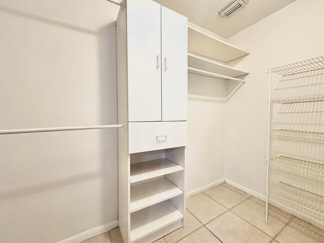 Building Photo - 4509 Carambola Cir S